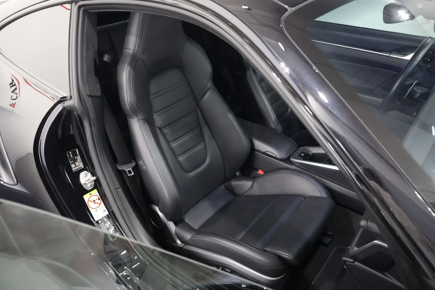 2020 Porsche 911 Turbo S offered by a supercar dealer in Zibido San Giacomo, Italy, photo 13 of 20