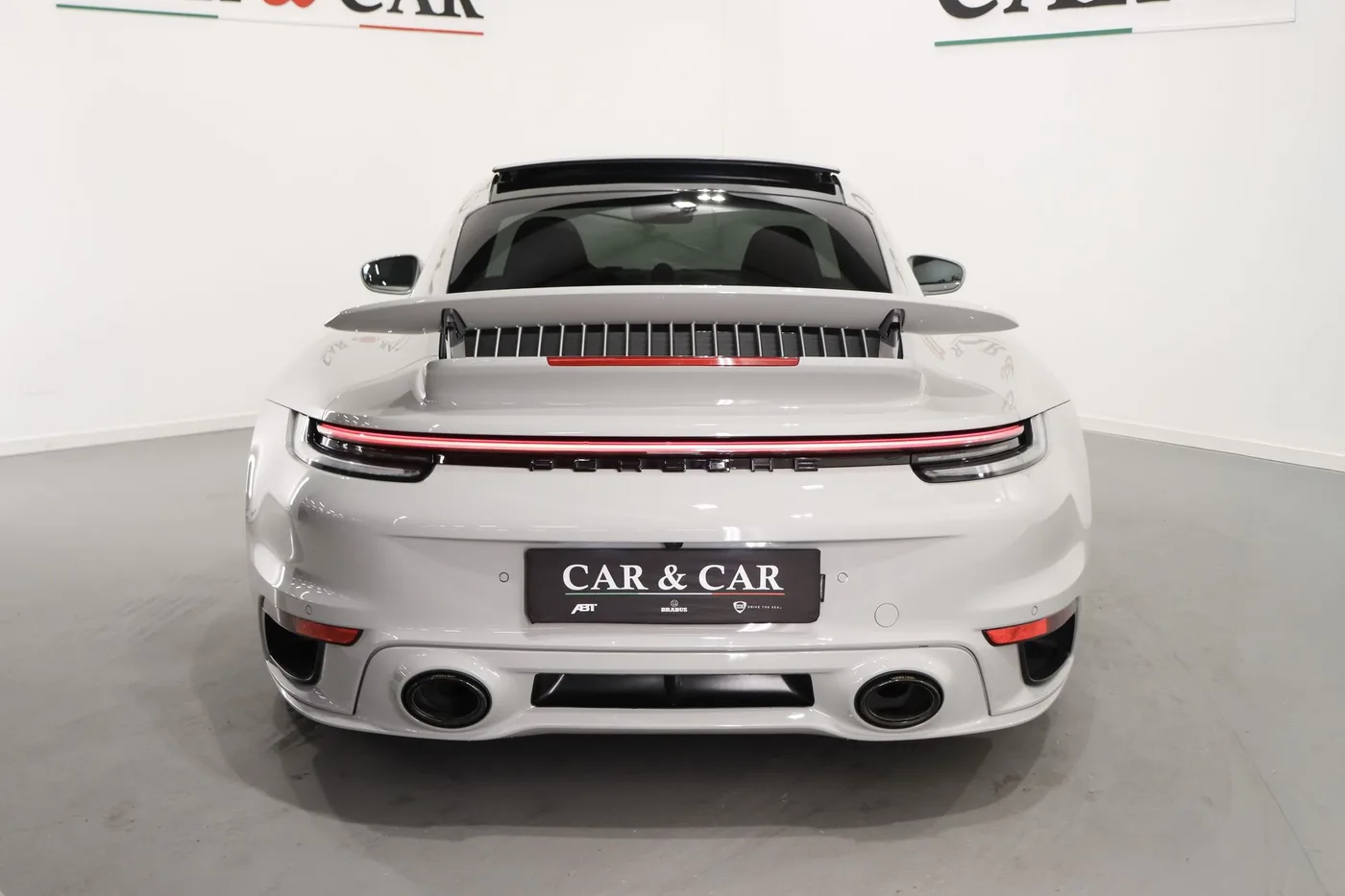 2020 Porsche 911 Turbo S offered by a supercar dealer in Zibido San Giacomo, Italy, photo 4 of 18