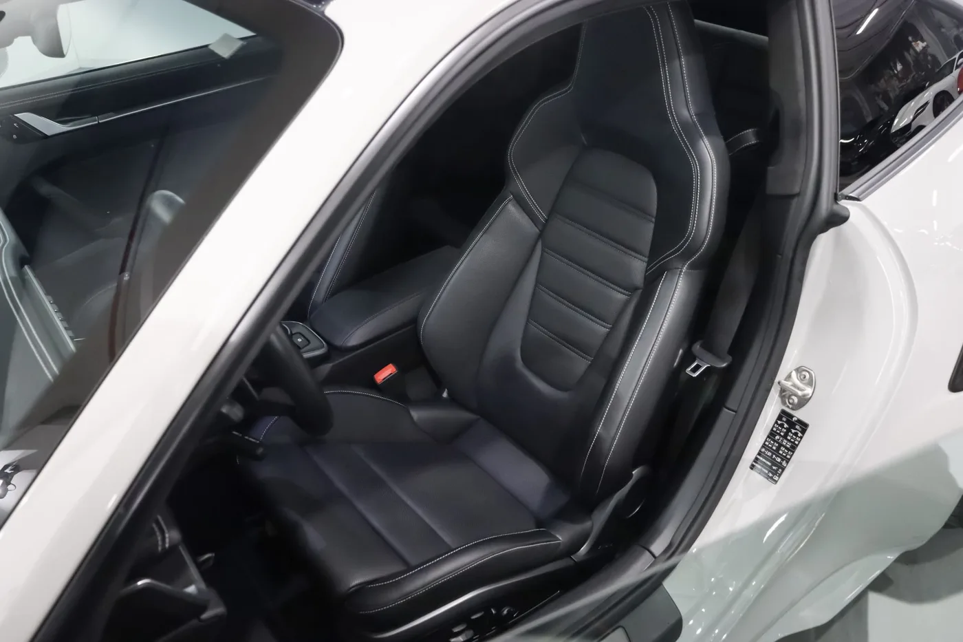 2020 Porsche 911 Turbo S offered by a supercar dealer in Zibido San Giacomo, Italy, photo 8 of 18