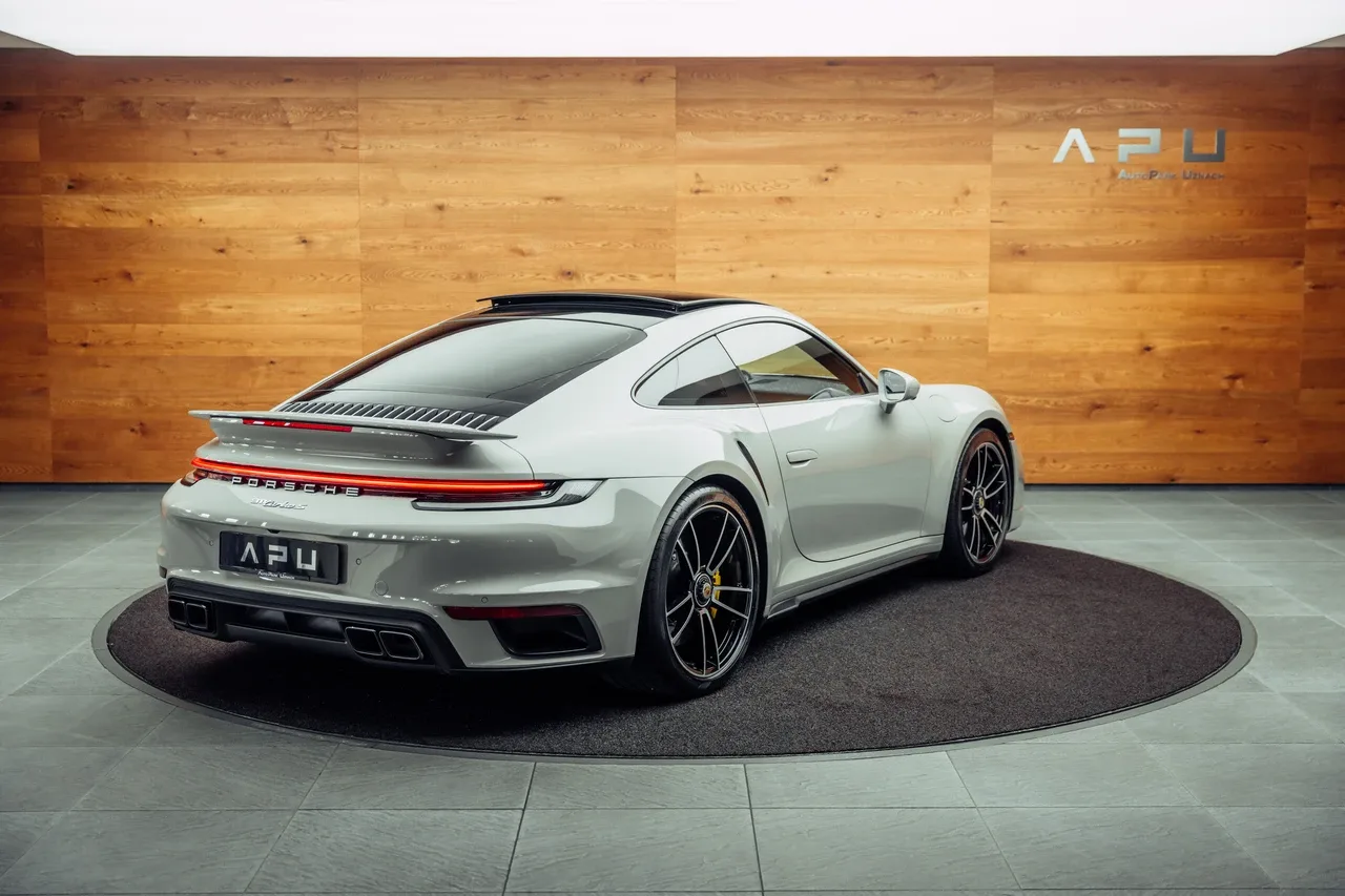 2020 Porsche 911 Turbo S proposée par un concessionnaire spécialisé à Uznach, Suisse, photo principale