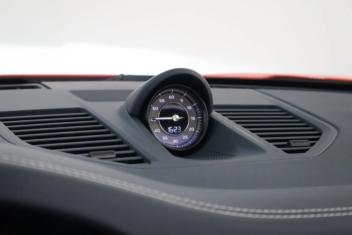 2020 Porsche 911 Turbo S Cabriolet proposée par un spécialiste de la supercar à Zibido San Giacomo, Italie, photo 11 sur 25