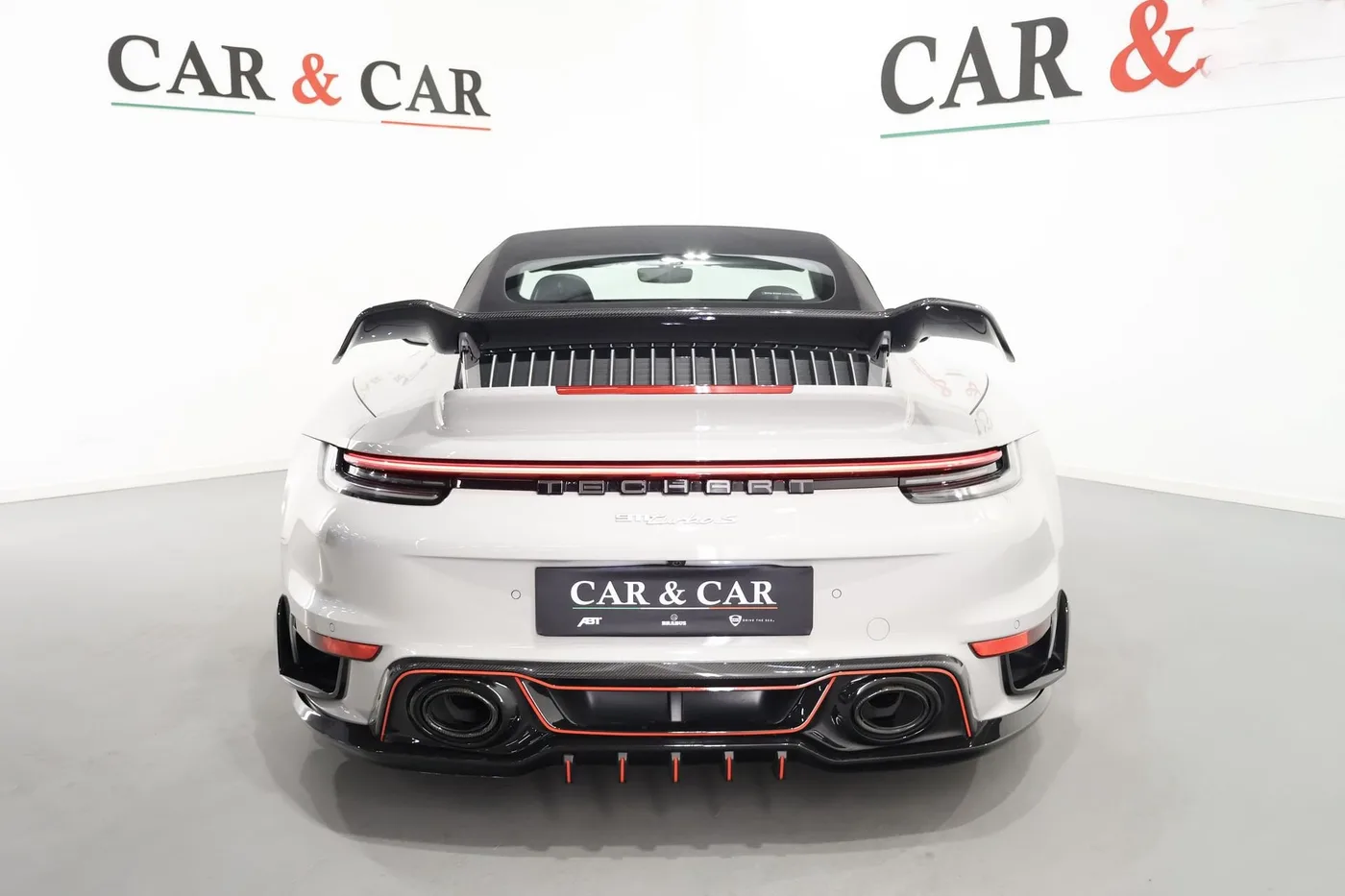 2020 Porsche 911 Turbo S Cabriolet offered by a supercar dealer in Zibido San Giacomo, Italy, photo 4 of 25