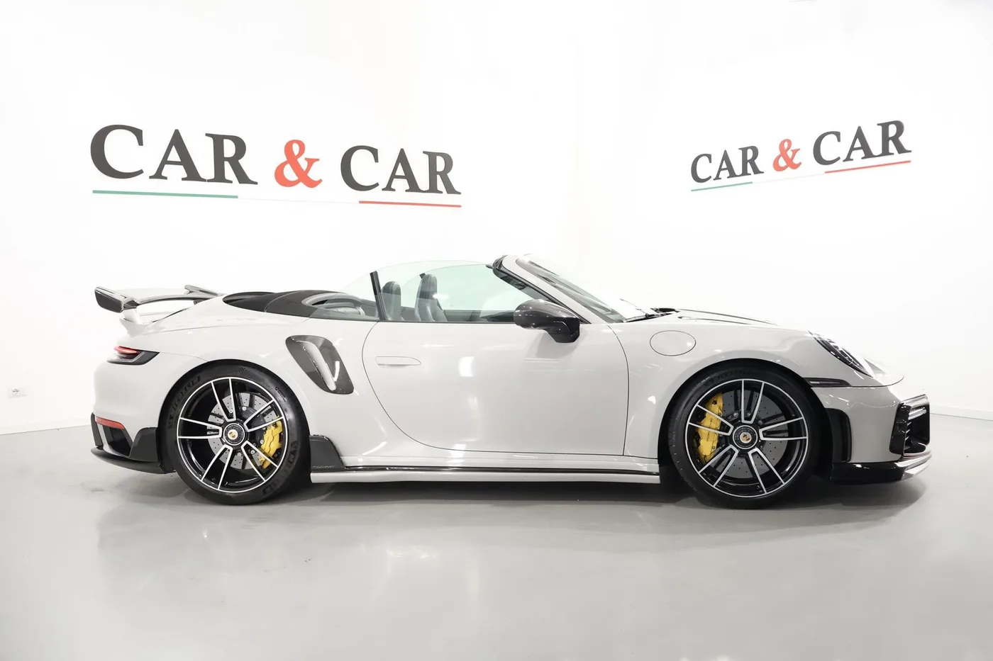 2020 Porsche 911 Turbo S Cabriolet offered by a supercar dealer in Zibido San Giacomo, Italy, photo 5 of 25