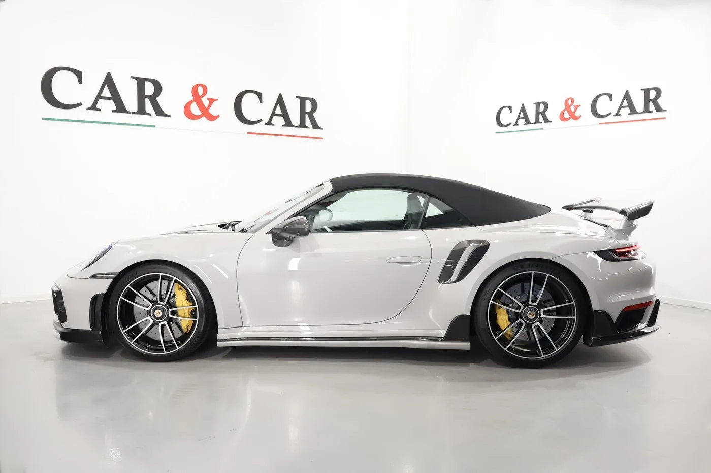 2020 Porsche 911 Turbo S Cabriolet offered by a supercar dealer in Zibido San Giacomo, Italy, photo 6 of 25