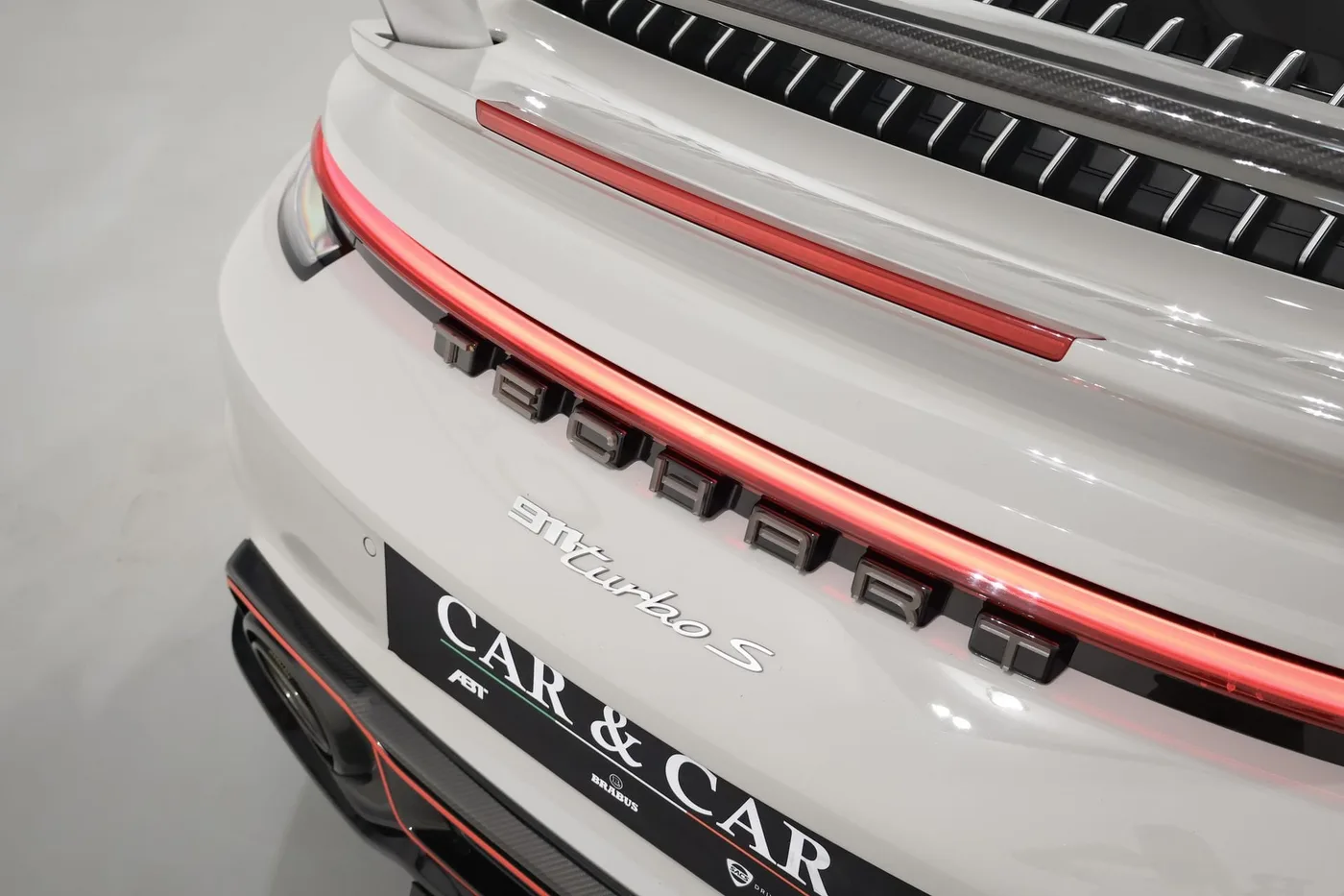 2020 Porsche 911 Turbo S Cabriolet offered by a supercar dealer in Zibido San Giacomo, Italy, photo 11 of 25