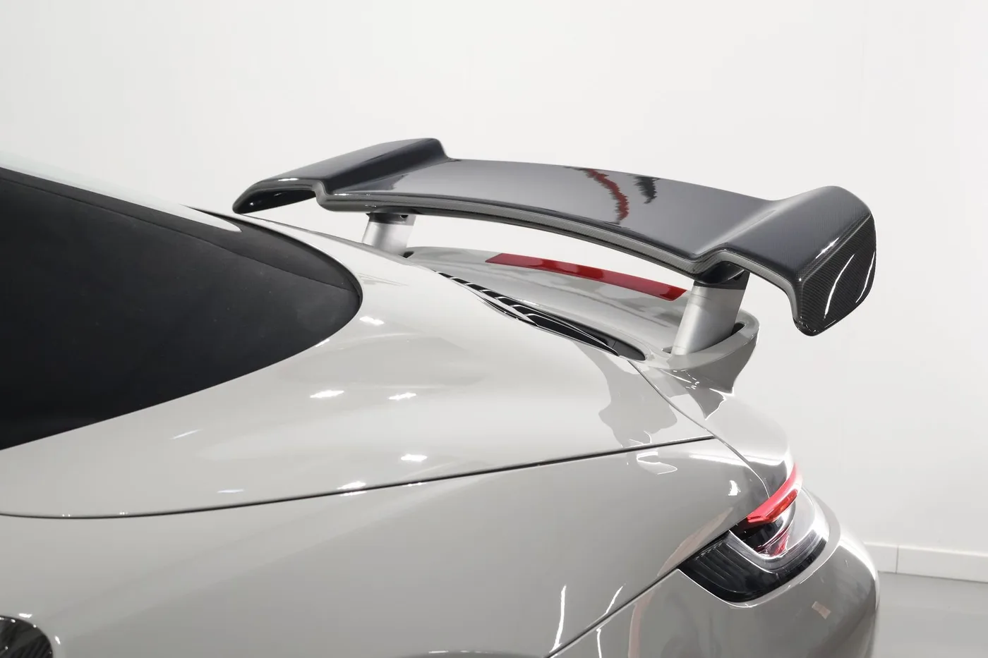 2020 Porsche 911 Turbo S Cabriolet offered by a supercar dealer in Zibido San Giacomo, Italy, photo 12 of 25