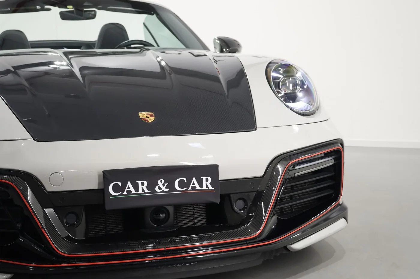2020 Porsche 911 Turbo S Cabriolet offered by a supercar dealer in Zibido San Giacomo, Italy, photo 14 of 25