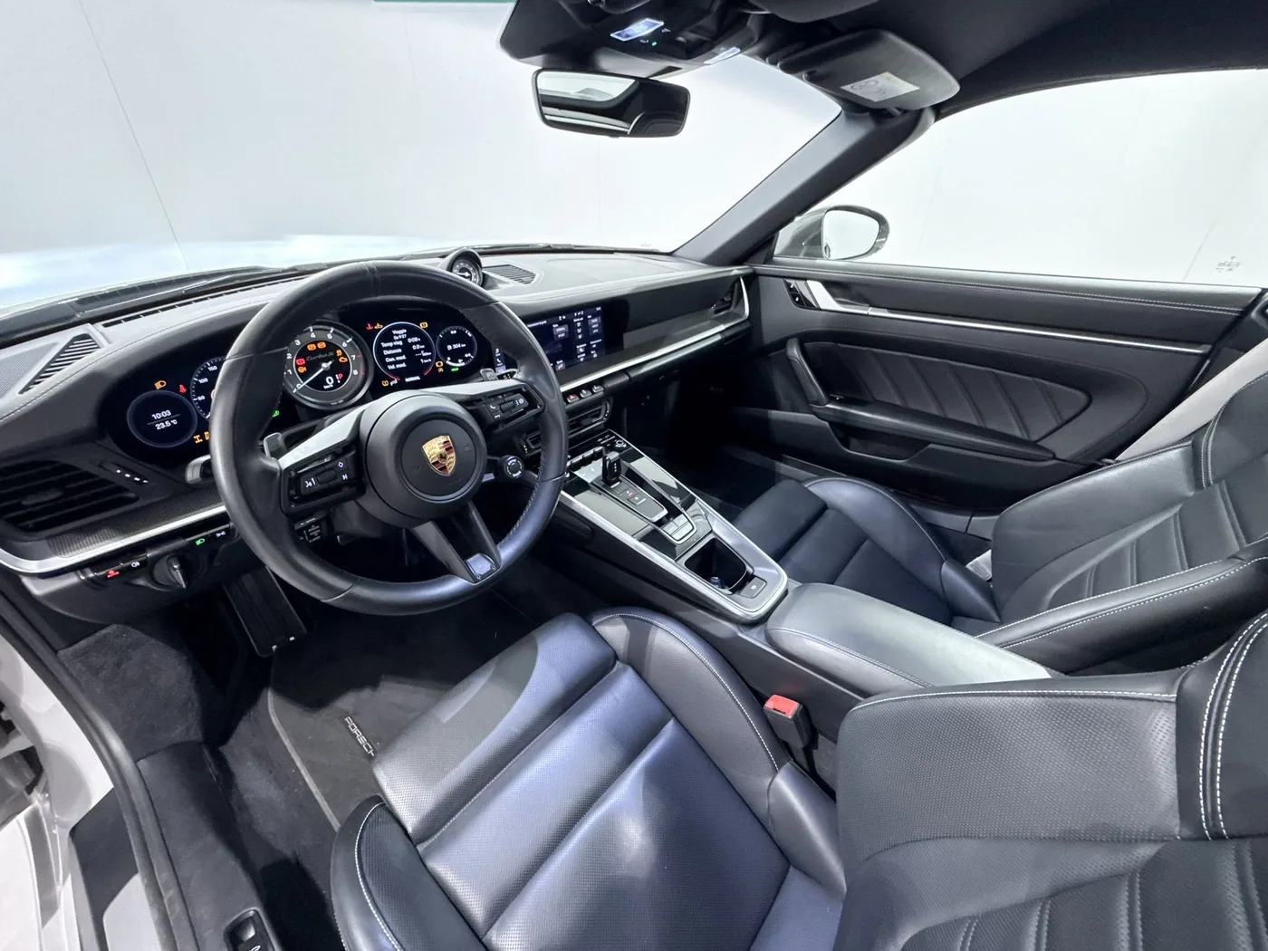 2020 Porsche 911 Turbo S Cabriolet offered by a supercar dealer in Zibido San Giacomo, Italy, photo 19 of 25