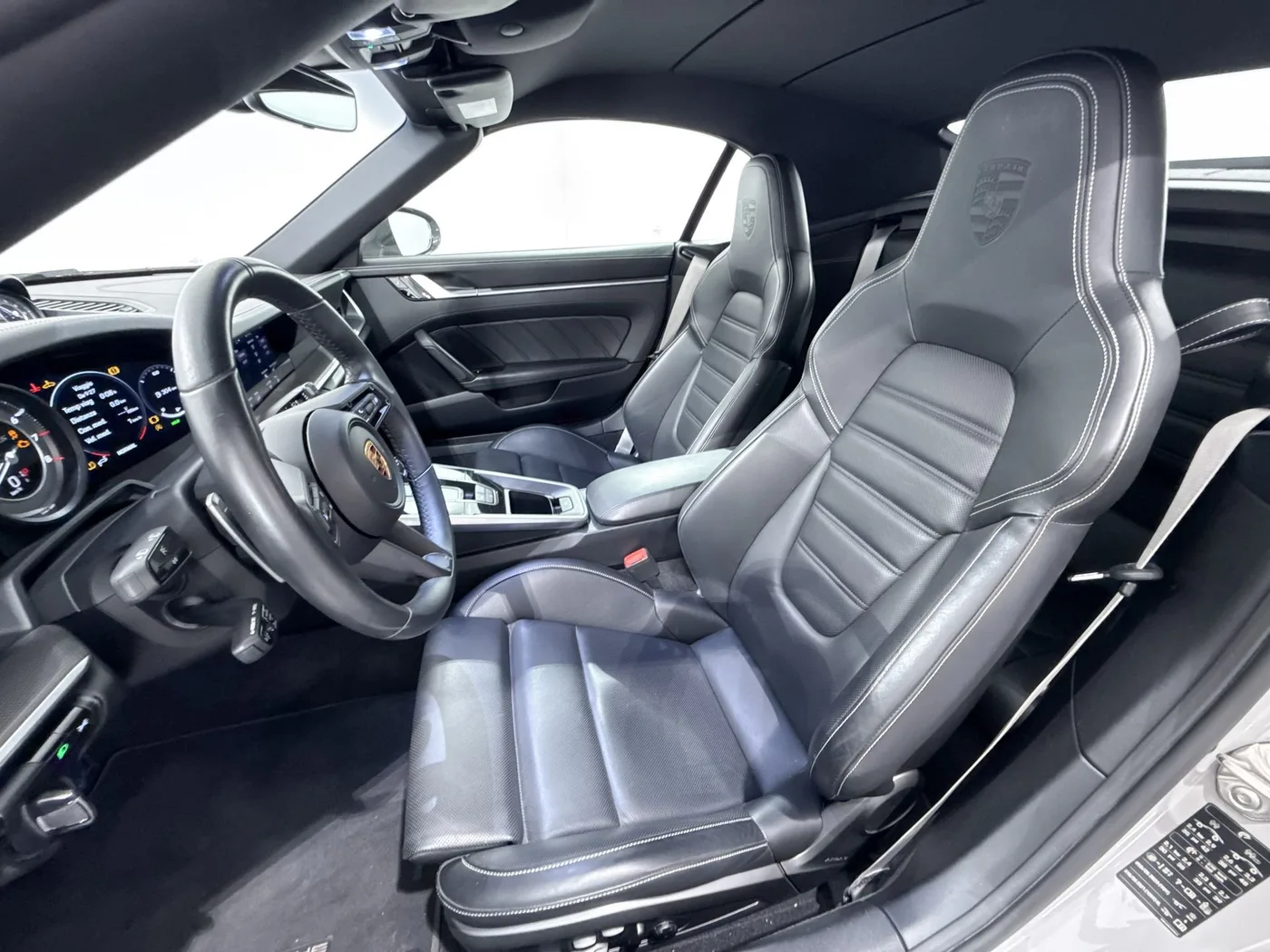 2020 Porsche 911 Turbo S Cabriolet offered by a supercar dealer in Zibido San Giacomo, Italy, photo 20 of 25