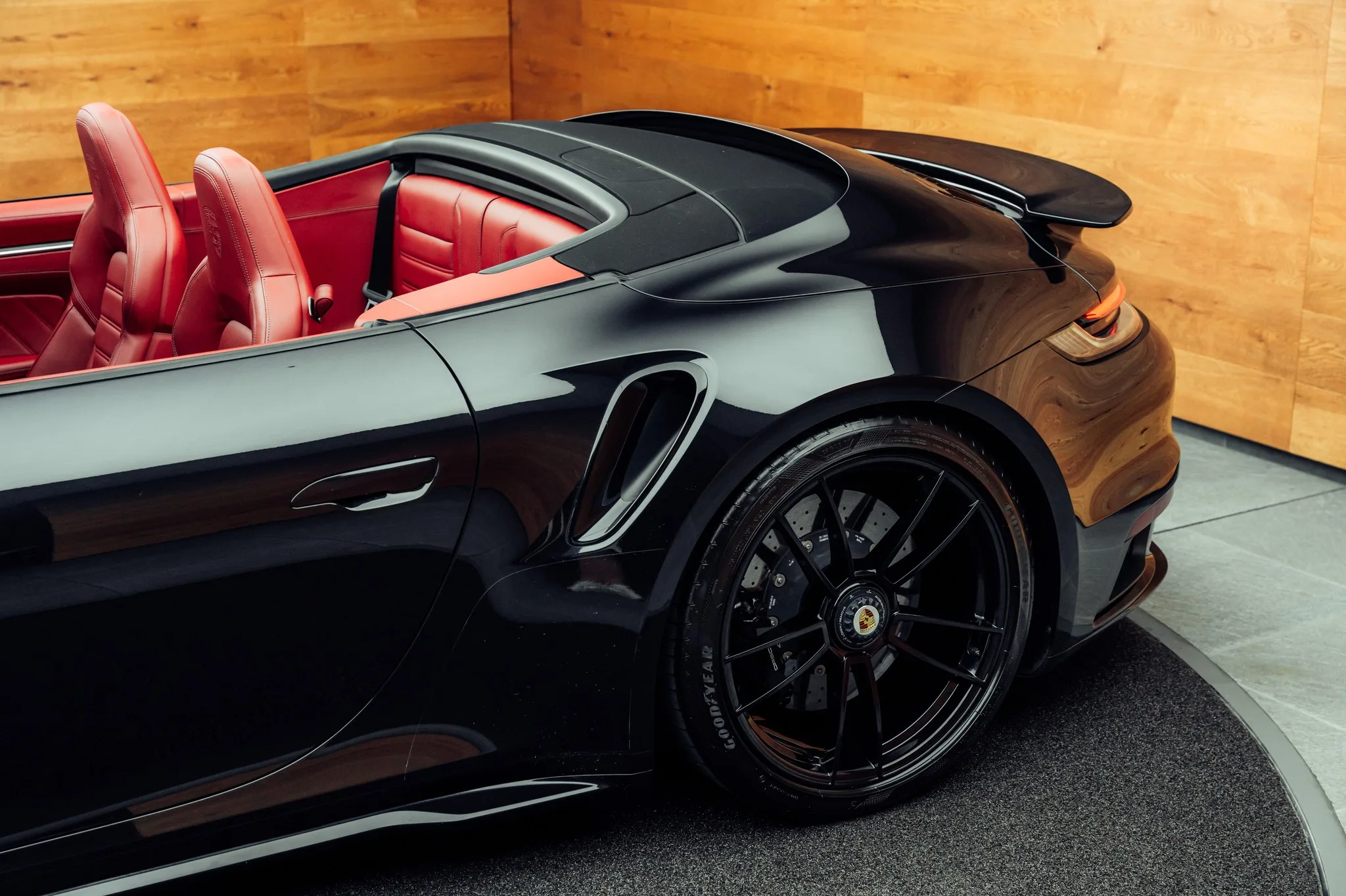 2020 Porsche 911 Turbo S Cabriolet, 16/20