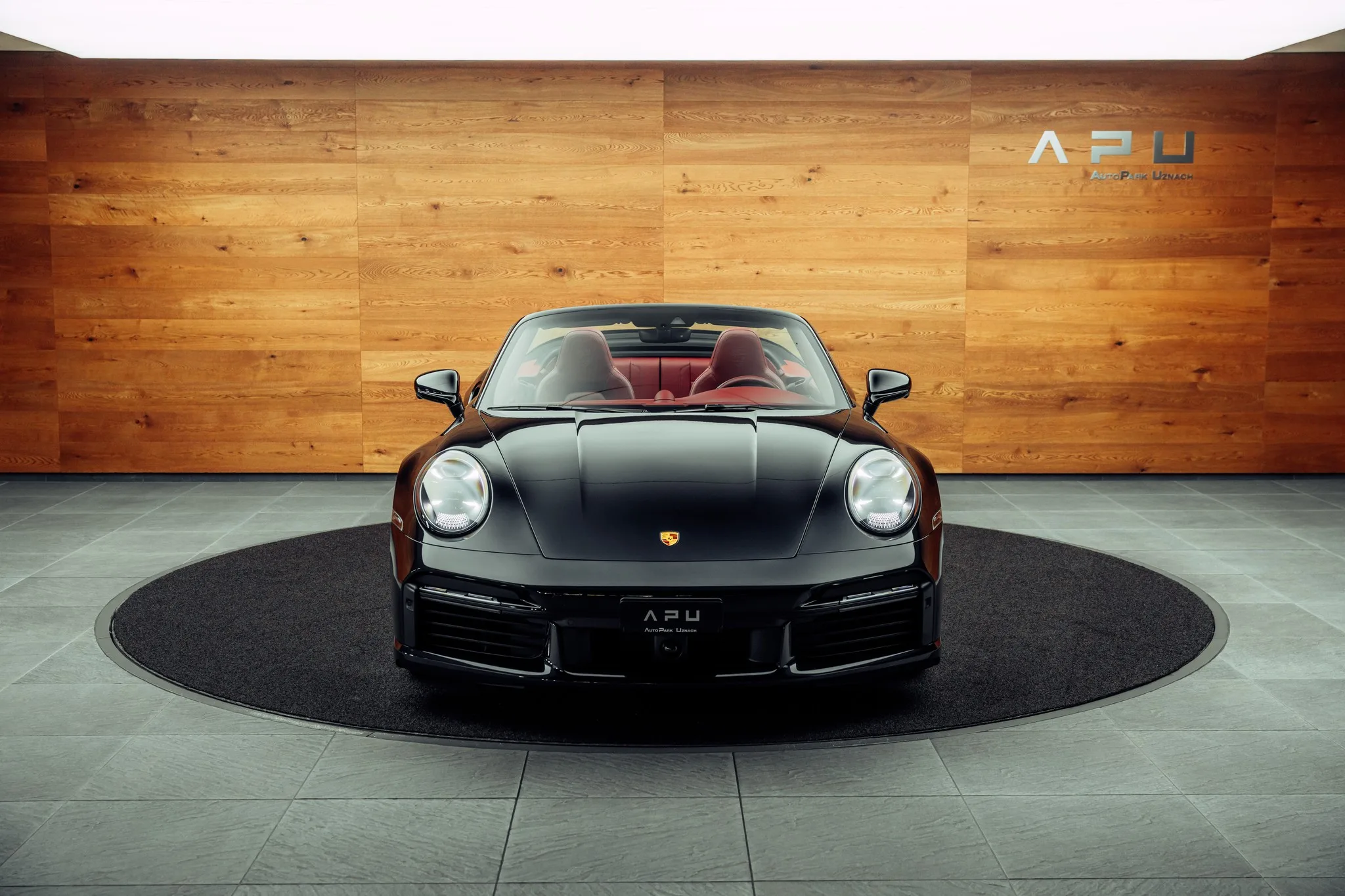 2020 Porsche 911 Turbo S Cabriolet, 18/20