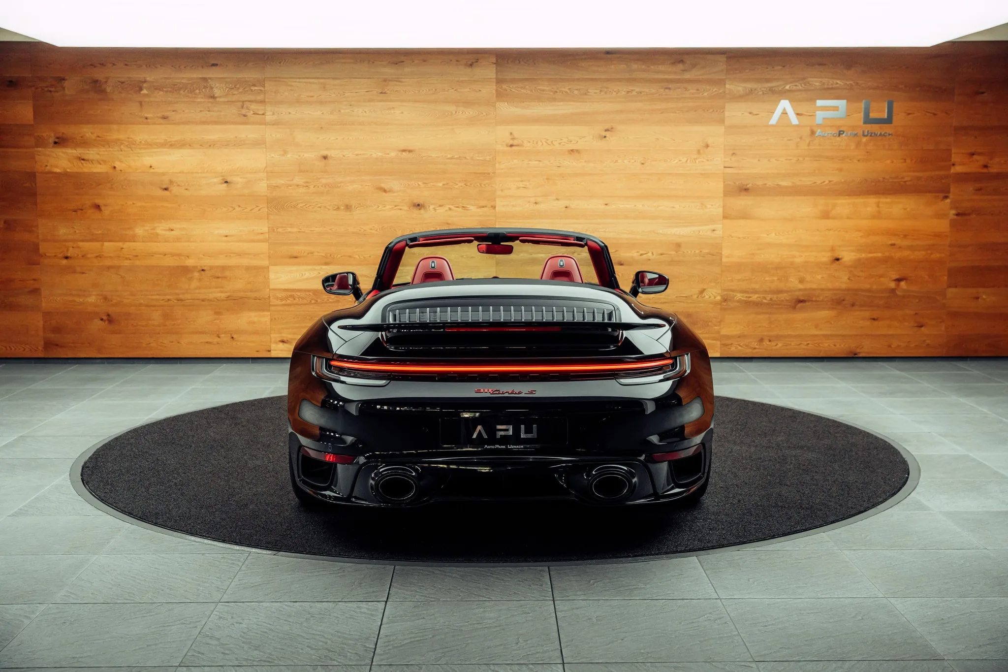 2020 Porsche 911 Turbo S Cabriolet, 19/20