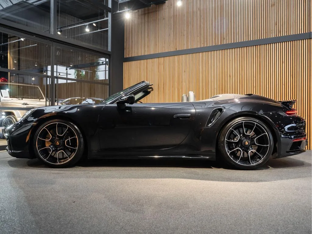 2020 Porsche 911 Turbo S Cabriolet, 3/30