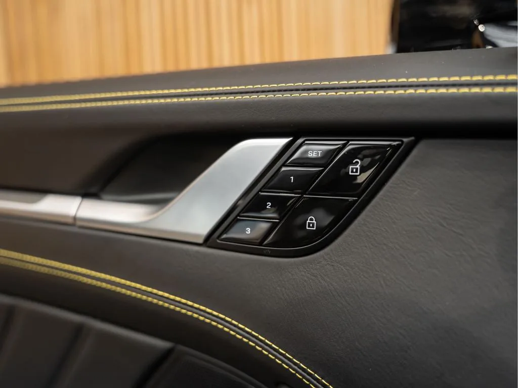 2020 Porsche 911 Turbo S Cabriolet, 22/30