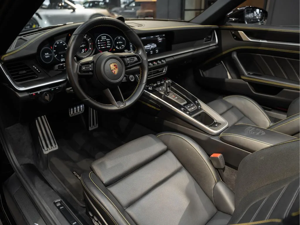 2020 Porsche 911 Turbo S Cabriolet, 26/30