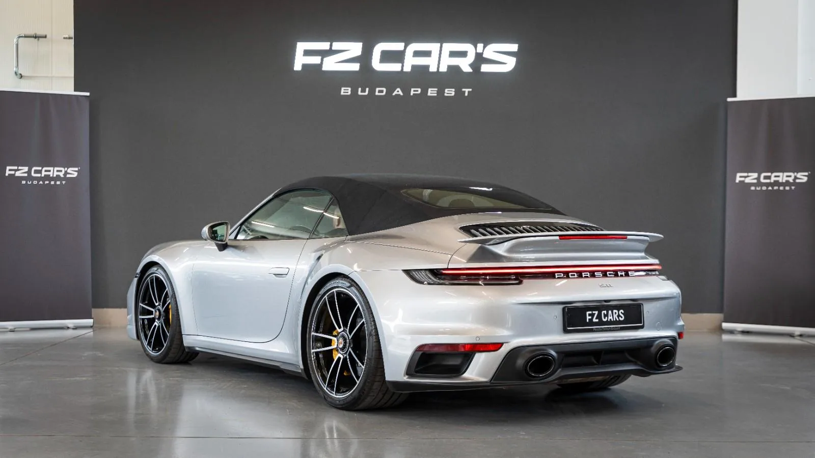 2020 Porsche 911 Turbo S Cabriolet, 3/13