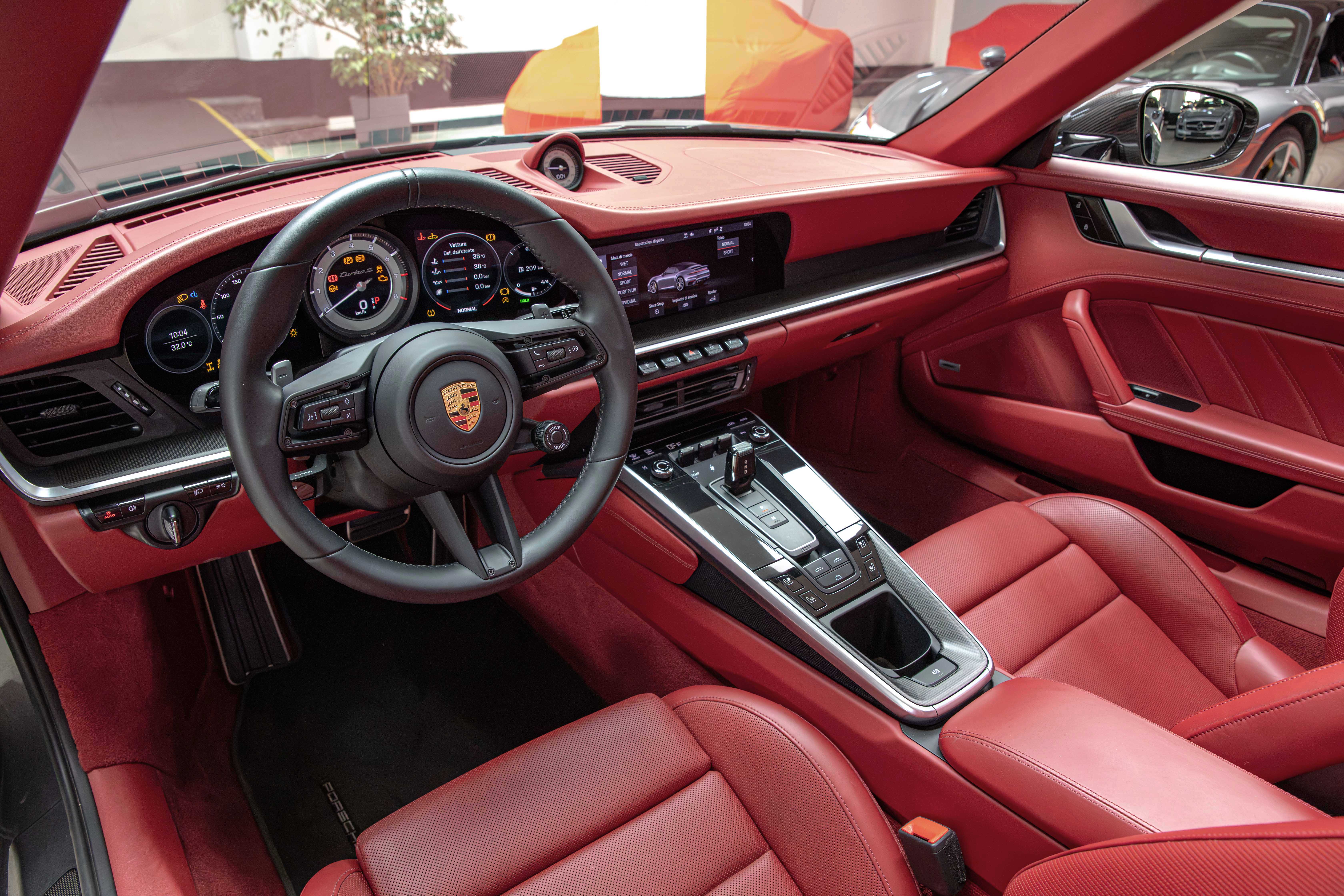 2020 Porsche 911 Turbo S Cabriolet offered by a specialist dealer in Milan, Italy, photo 18 of 20