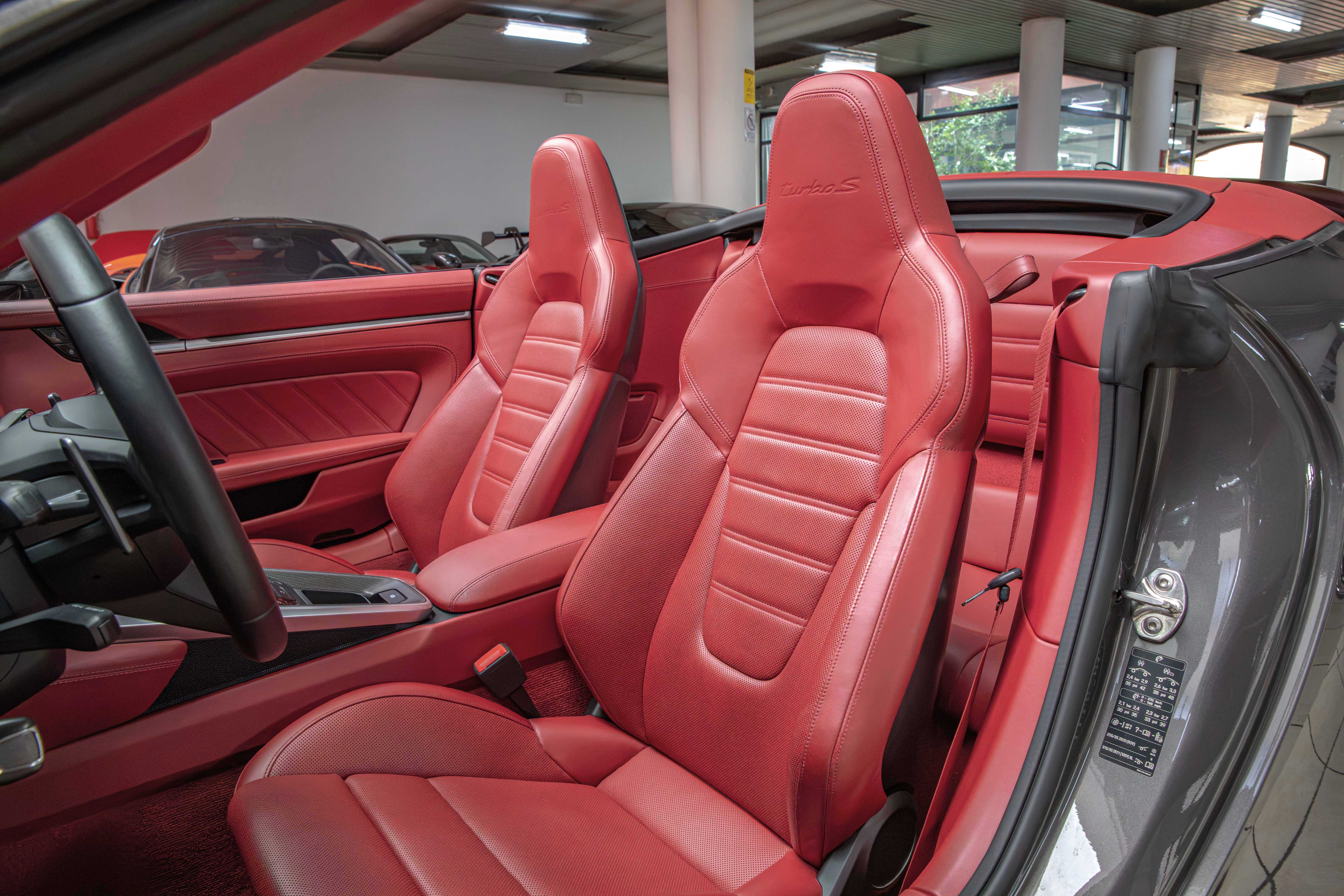 2020 Porsche 911 Turbo S Cabriolet offered by a specialist dealer in Milan, Italy, photo 19 of 20