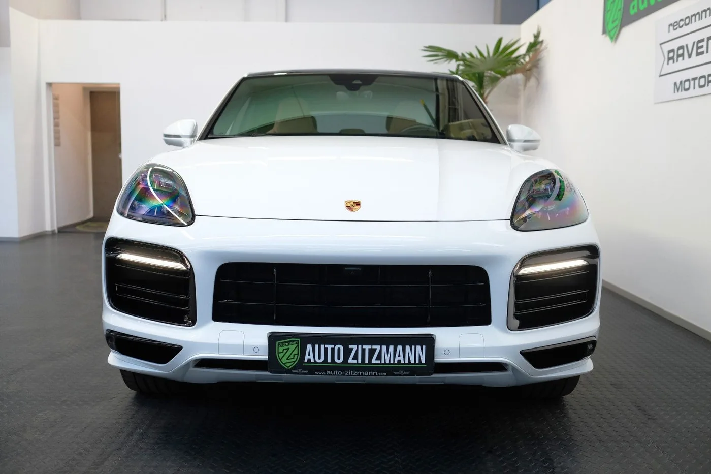 2020 Porsche Cayenne Coupé, E-Hybrid offered by a specialist dealer in Nuremberg, Germany, photo 2 of 15
