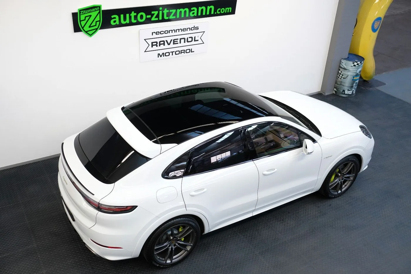2020 Porsche Cayenne Coupé, E-Hybrid offered by a specialist dealer in Nuremberg, Germany, photo 5 of 15