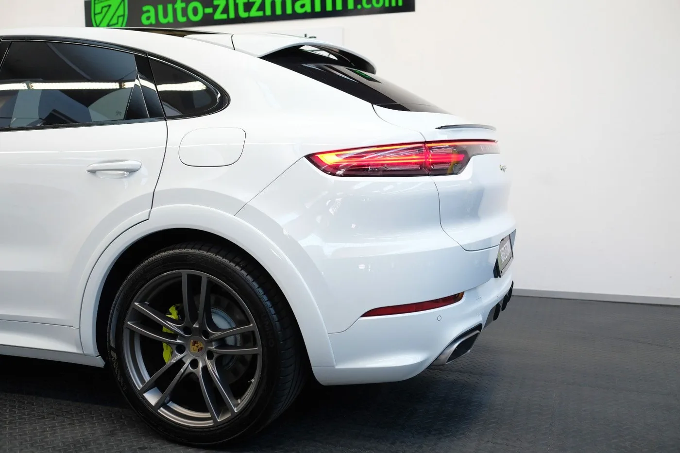 2020 Porsche Cayenne Coupé, E-Hybrid offered by a specialist dealer in Nuremberg, Germany, photo 8 of 15
