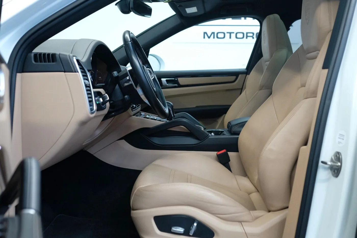 2020 Porsche Cayenne Coupé, E-Hybrid offered by a specialist dealer in Nuremberg, Germany, photo 12 of 15