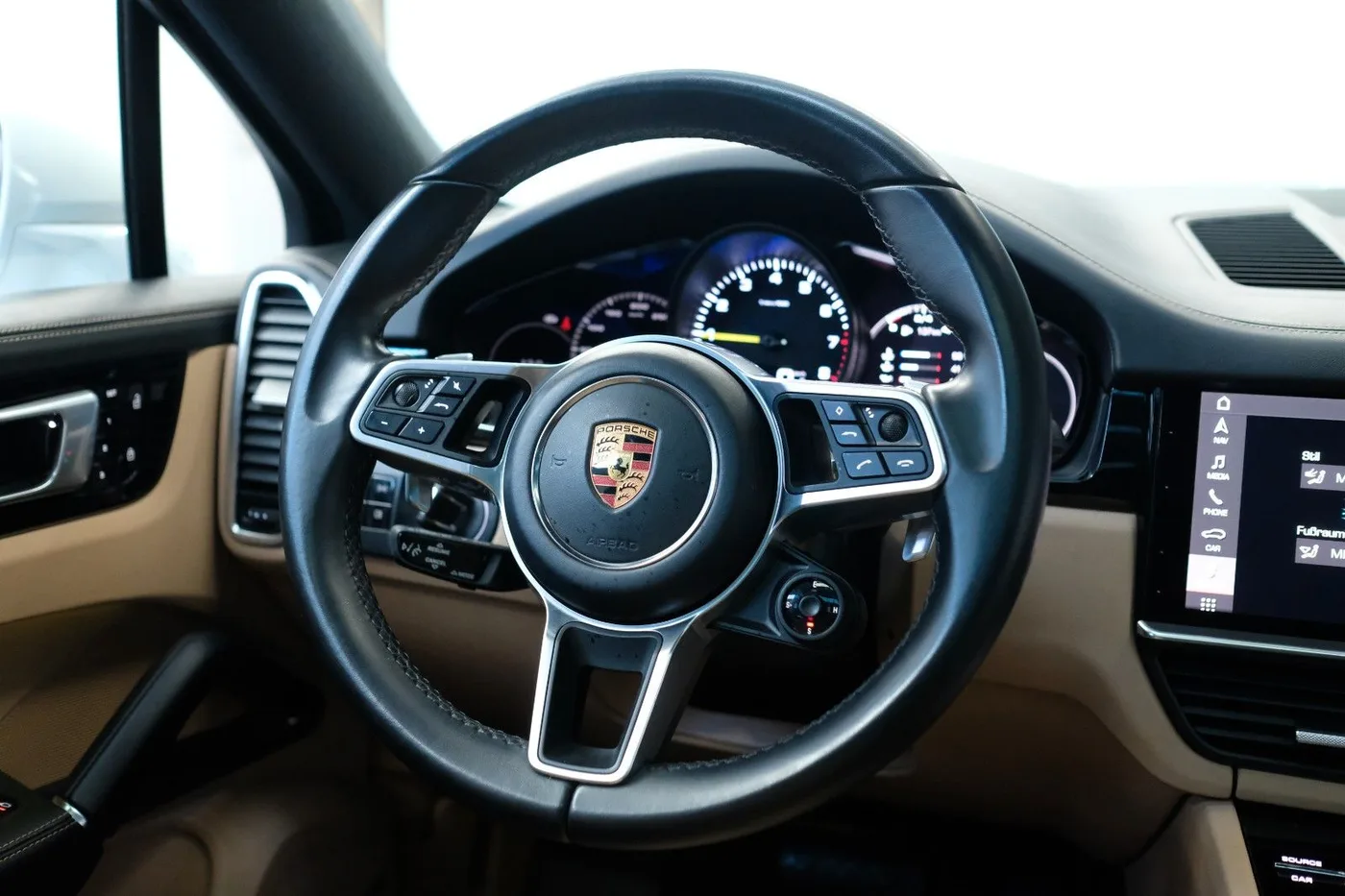 2020 Porsche Cayenne Coupé, E-Hybrid offered by a specialist dealer in Nuremberg, Germany, photo 15 of 15