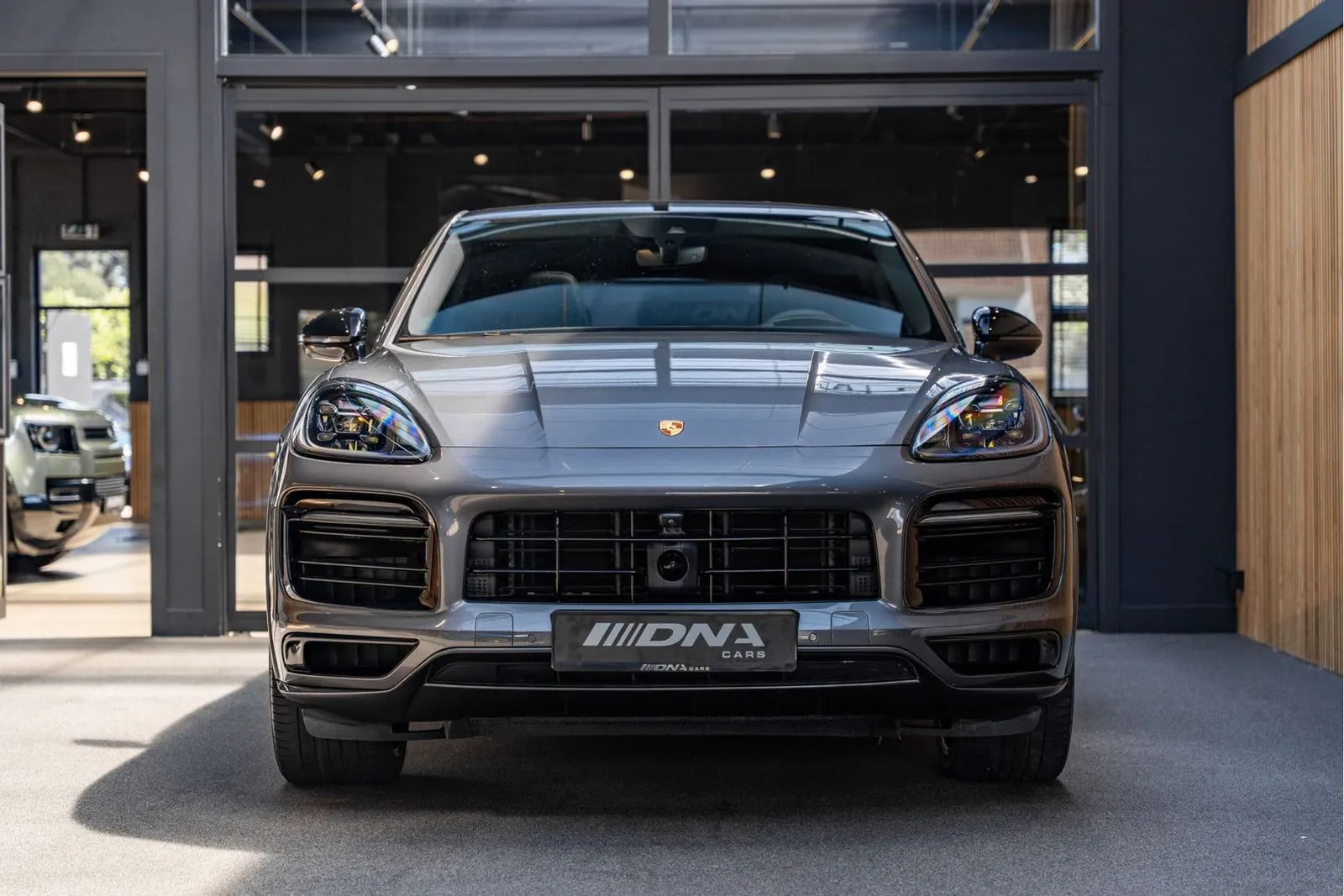 2020 Porsche Cayenne E-Hybrid Coupé, 2/30
