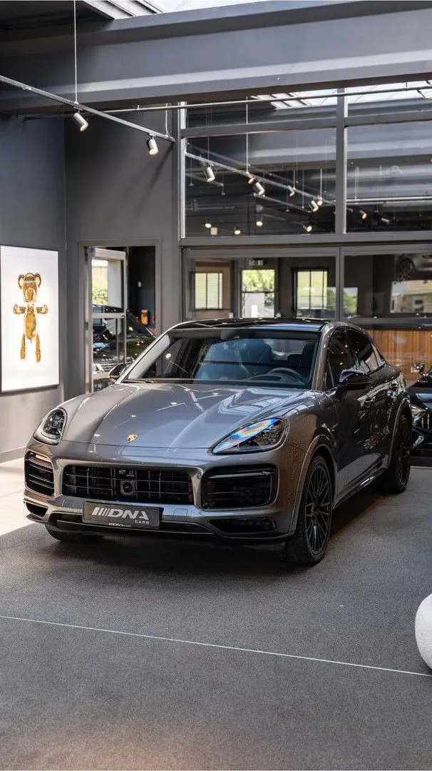 2020 Porsche Cayenne E-Hybrid Coupé, 21/30