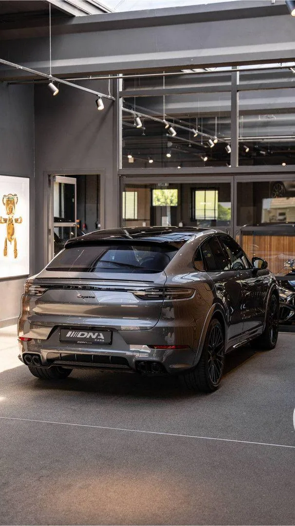 2020 Porsche Cayenne E-Hybrid Coupé, 22/30
