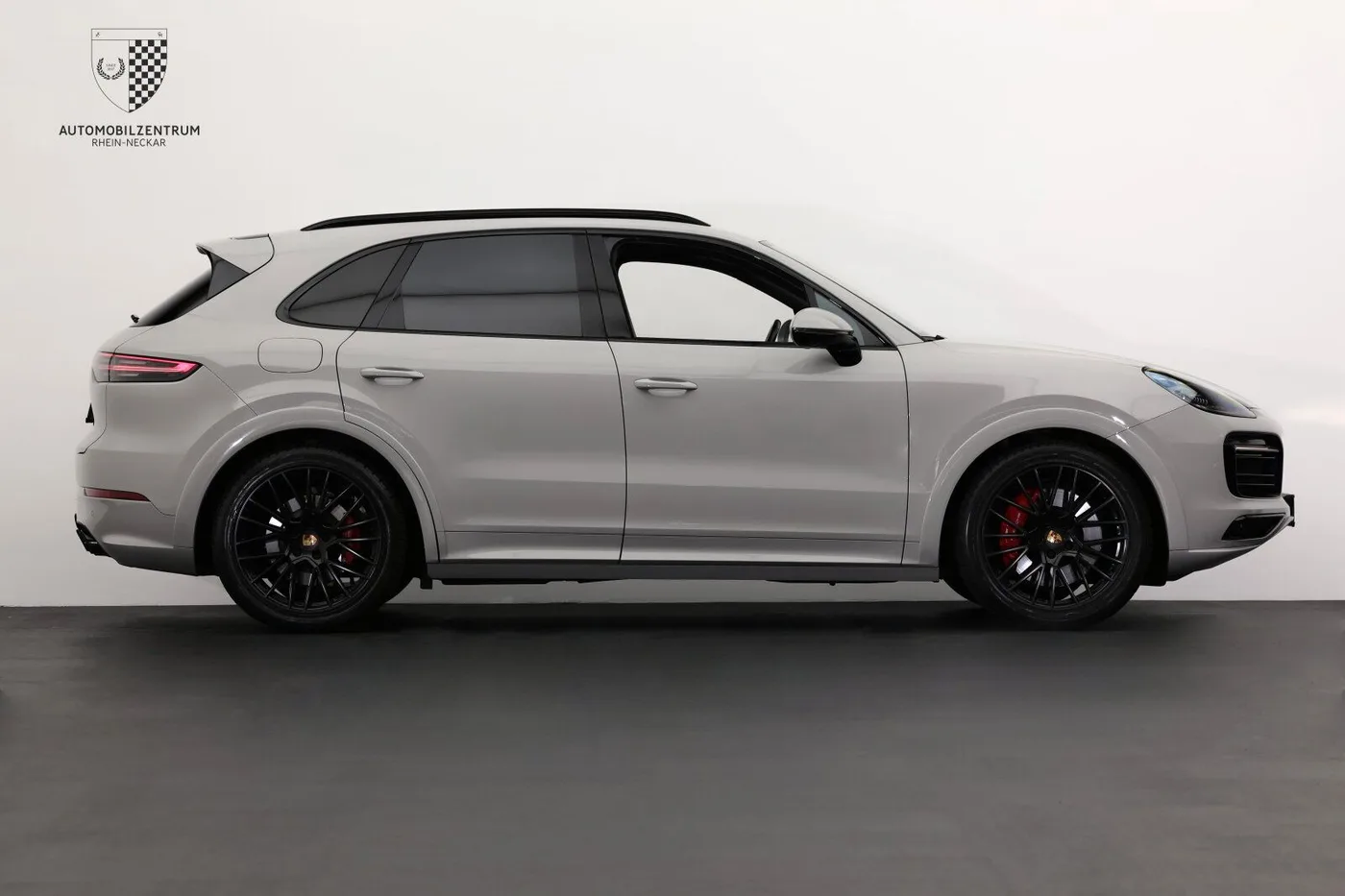 2020 Porsche Cayenne GTS angeboten von einem Supersportwagenhändler in Viernheim, Deutschland, Foto 8 von 25