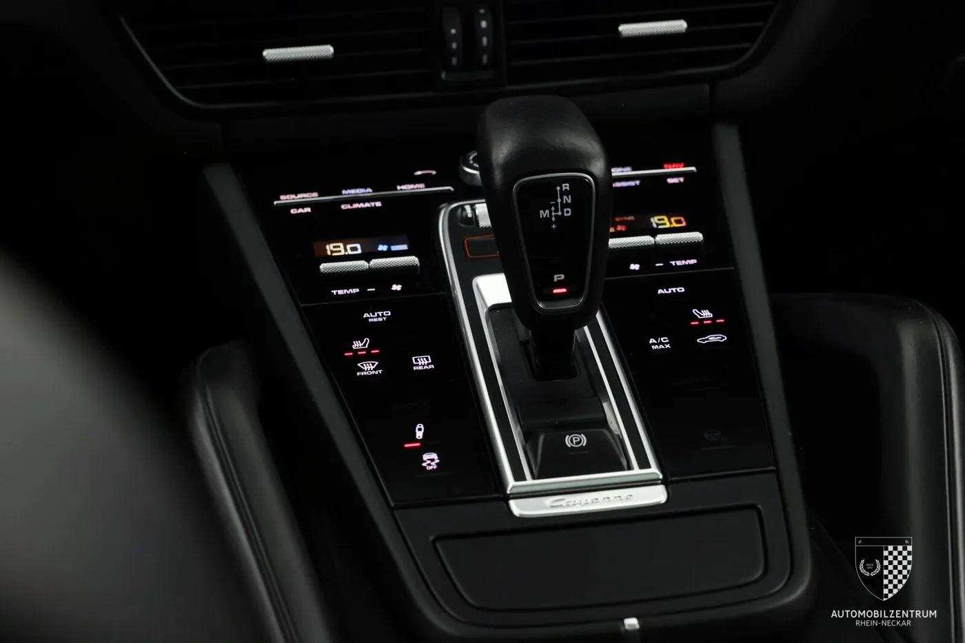 2020 Porsche Cayenne GTS angeboten von einem Supersportwagenhändler in Viernheim, Deutschland, Foto 24 von 25