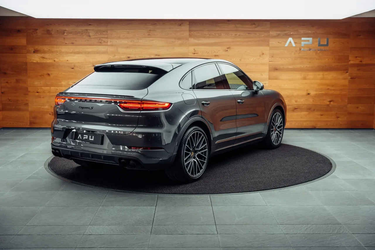 2020 Porsche Cayenne S Coupé proposée par un concessionnaire spécialisé à Uznach, Suisse, photo principale