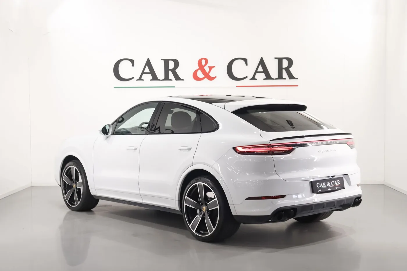 2020 Porsche Cayenne Turbo proposée par un spécialiste de la supercar à Zibido San Giacomo, Italie, photo 2 sur 25