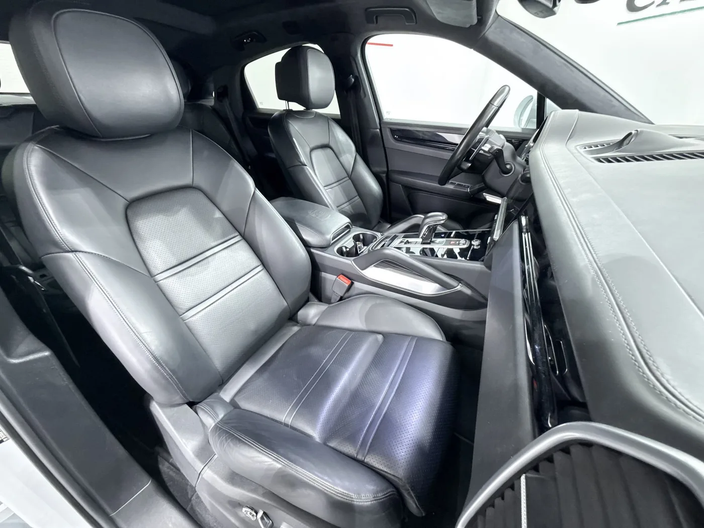 2020 Porsche Cayenne Turbo proposée par un spécialiste de la supercar à Zibido San Giacomo, Italie, photo 12 sur 25