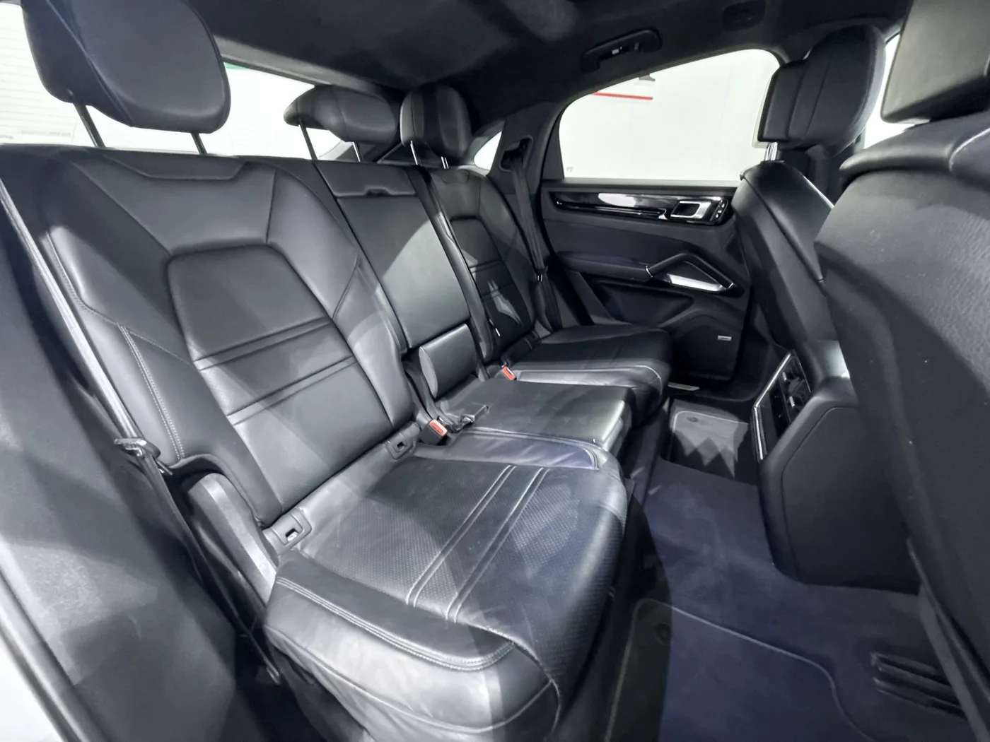 2020 Porsche Cayenne Turbo proposée par un spécialiste de la supercar à Zibido San Giacomo, Italie, photo 16 sur 25