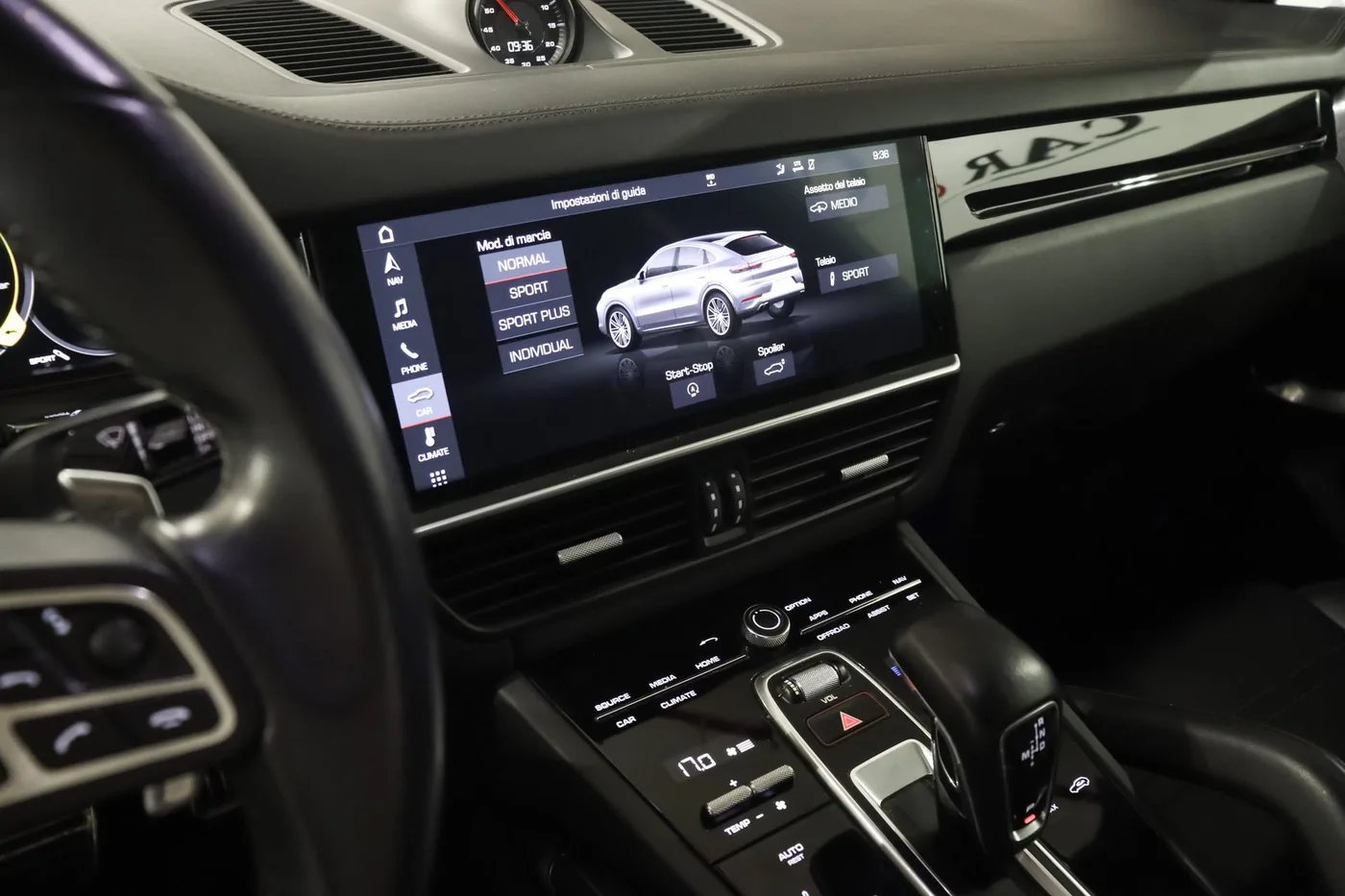 2020 Porsche Cayenne Turbo proposée par un spécialiste de la supercar à Zibido San Giacomo, Italie, photo 17 sur 25
