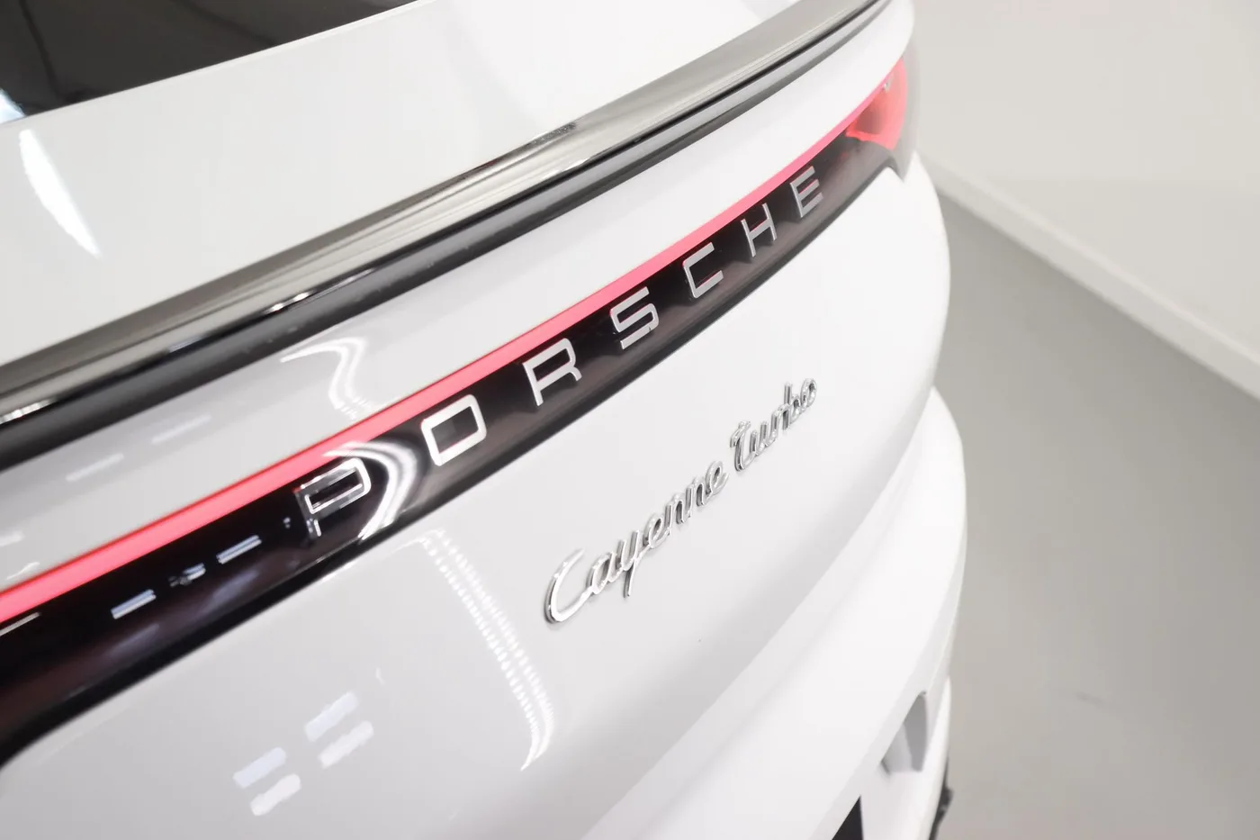 2020 Porsche Cayenne Turbo proposée par un spécialiste de la supercar à Zibido San Giacomo, Italie, photo 22 sur 25