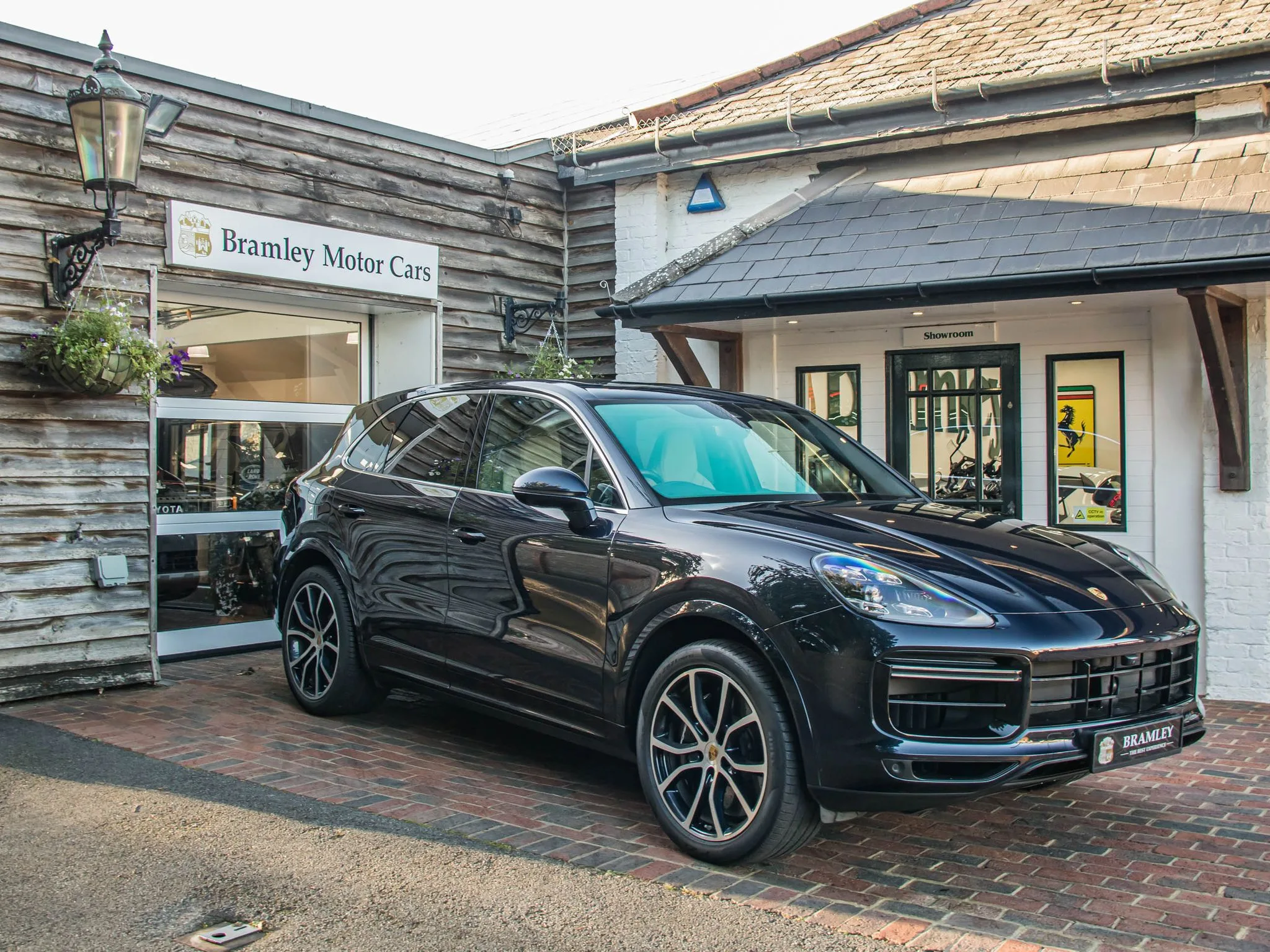 2020 Porsche Cayenne Turbo S E-Hybrid, 2/24