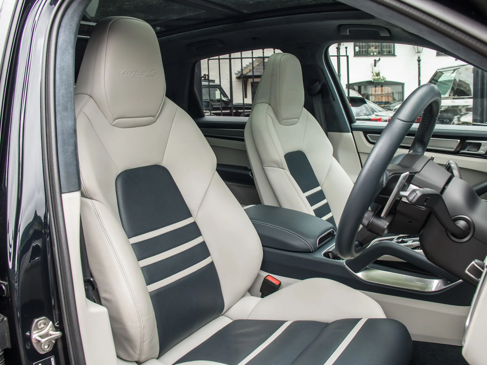 2020 Porsche Cayenne Turbo S E-Hybrid, 18/24