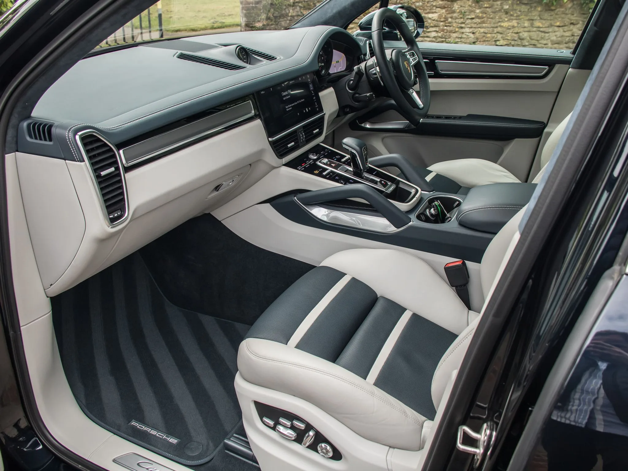 2020 Porsche Cayenne Turbo S E-Hybrid, 21/24