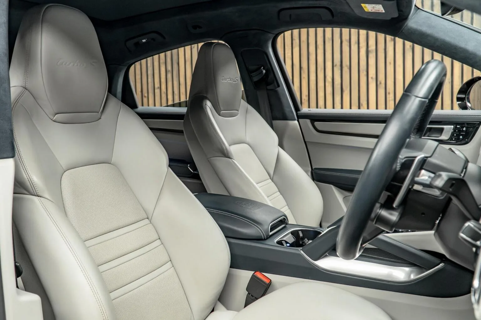 2020 Porsche Cayenne Turbo S E-Hybrid Coupé, 2/30