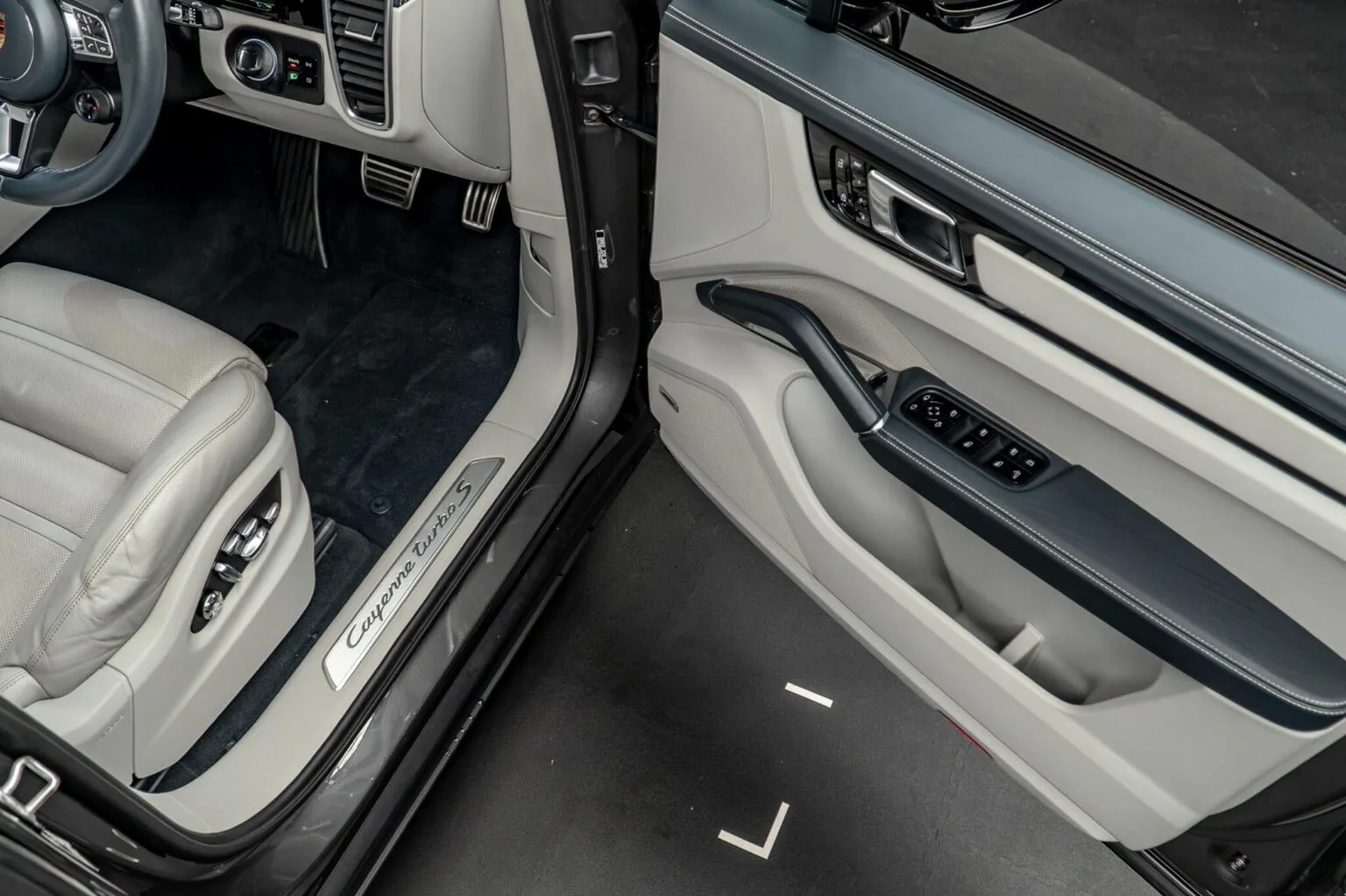 2020 Porsche Cayenne Turbo S E-Hybrid Coupé, 28/30