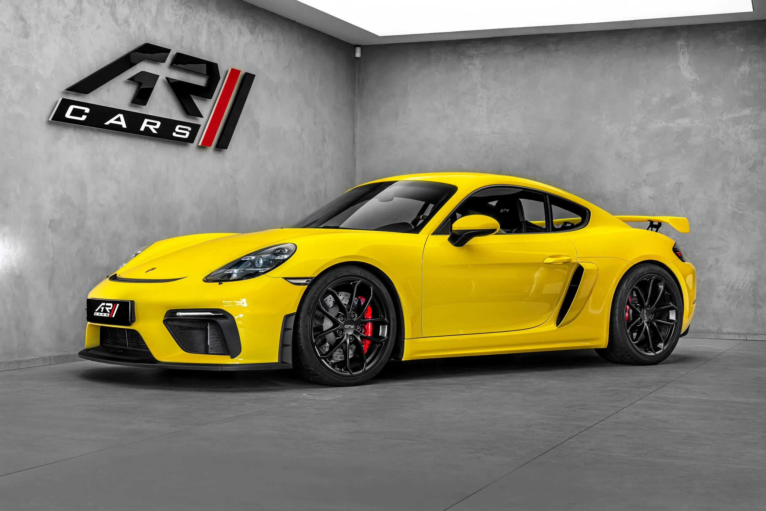 2020 Porsche Cayman angeboten von einem Spezialhändler in Ostrava, Tschechien, Hauptfoto