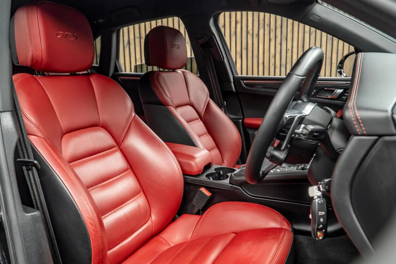2020 Porsche Macan GTS, 2/30