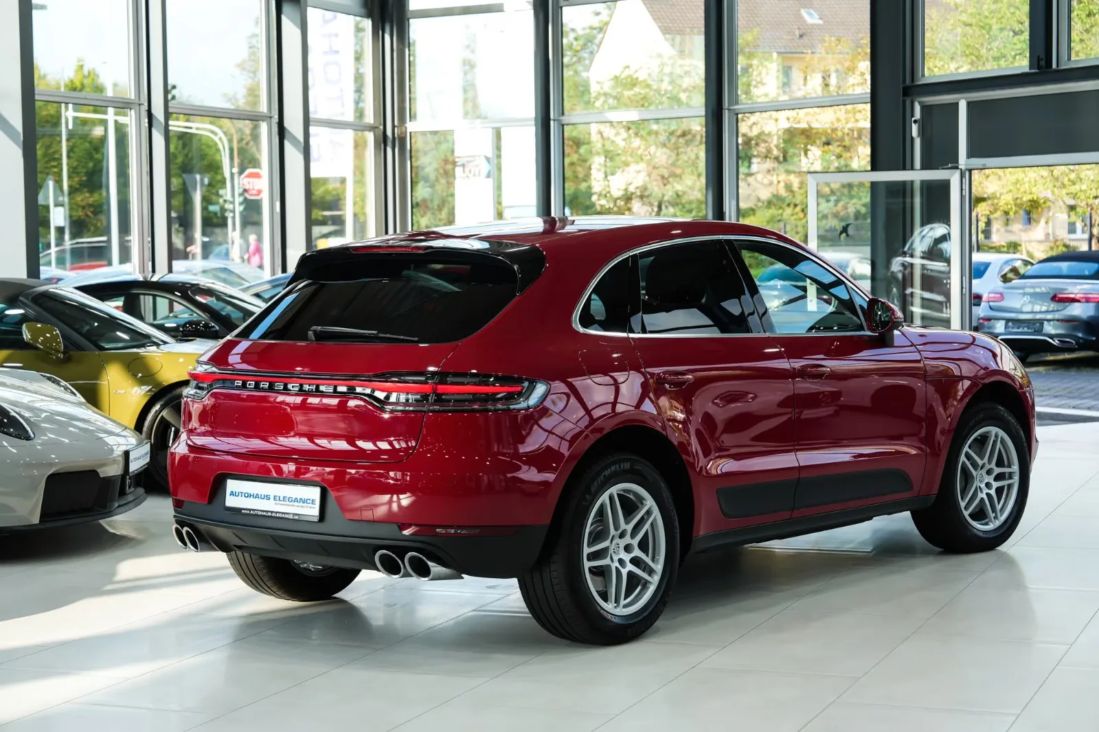 2020 Porsche Macan S, 2/30