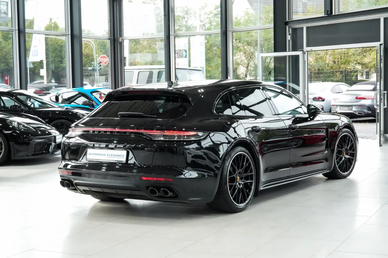2020 Porsche Panamera GTS Sport Turismo, 2/30