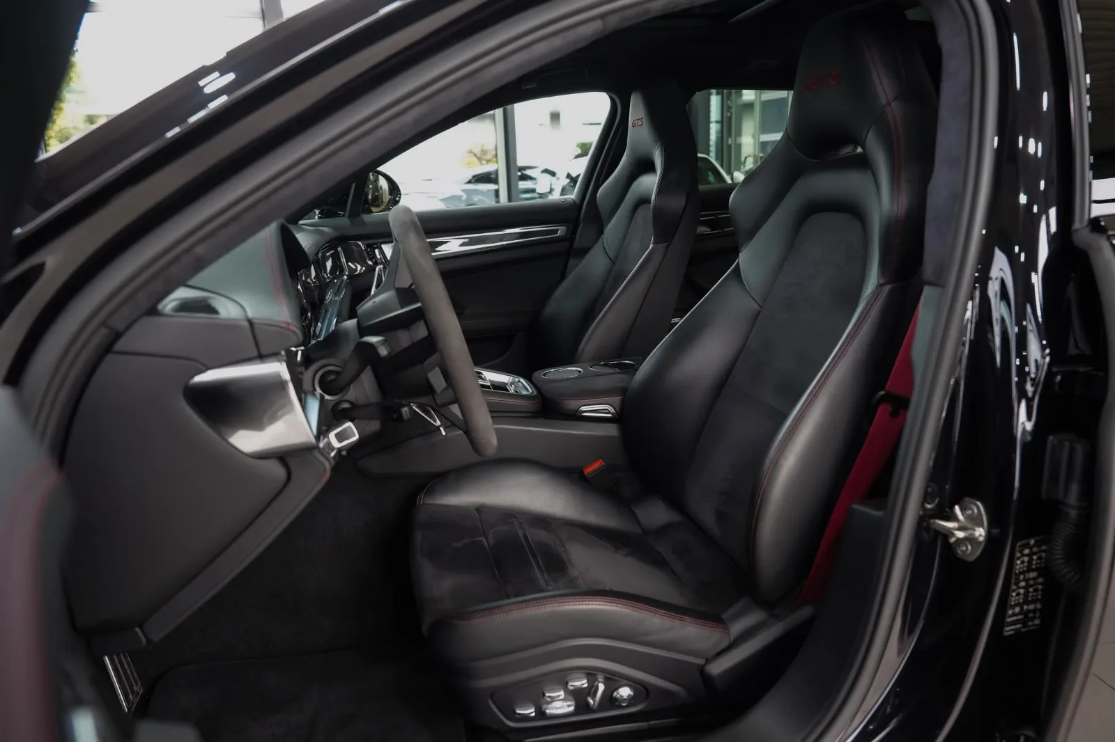 2020 Porsche Panamera GTS Sport Turismo, 17/30