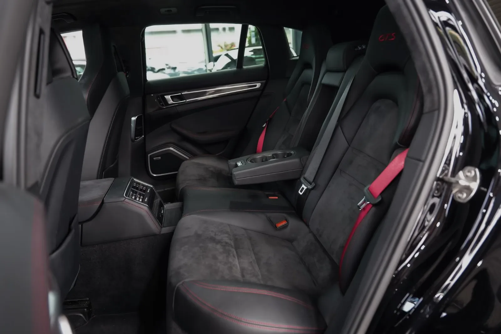 2020 Porsche Panamera GTS Sport Turismo, 19/30