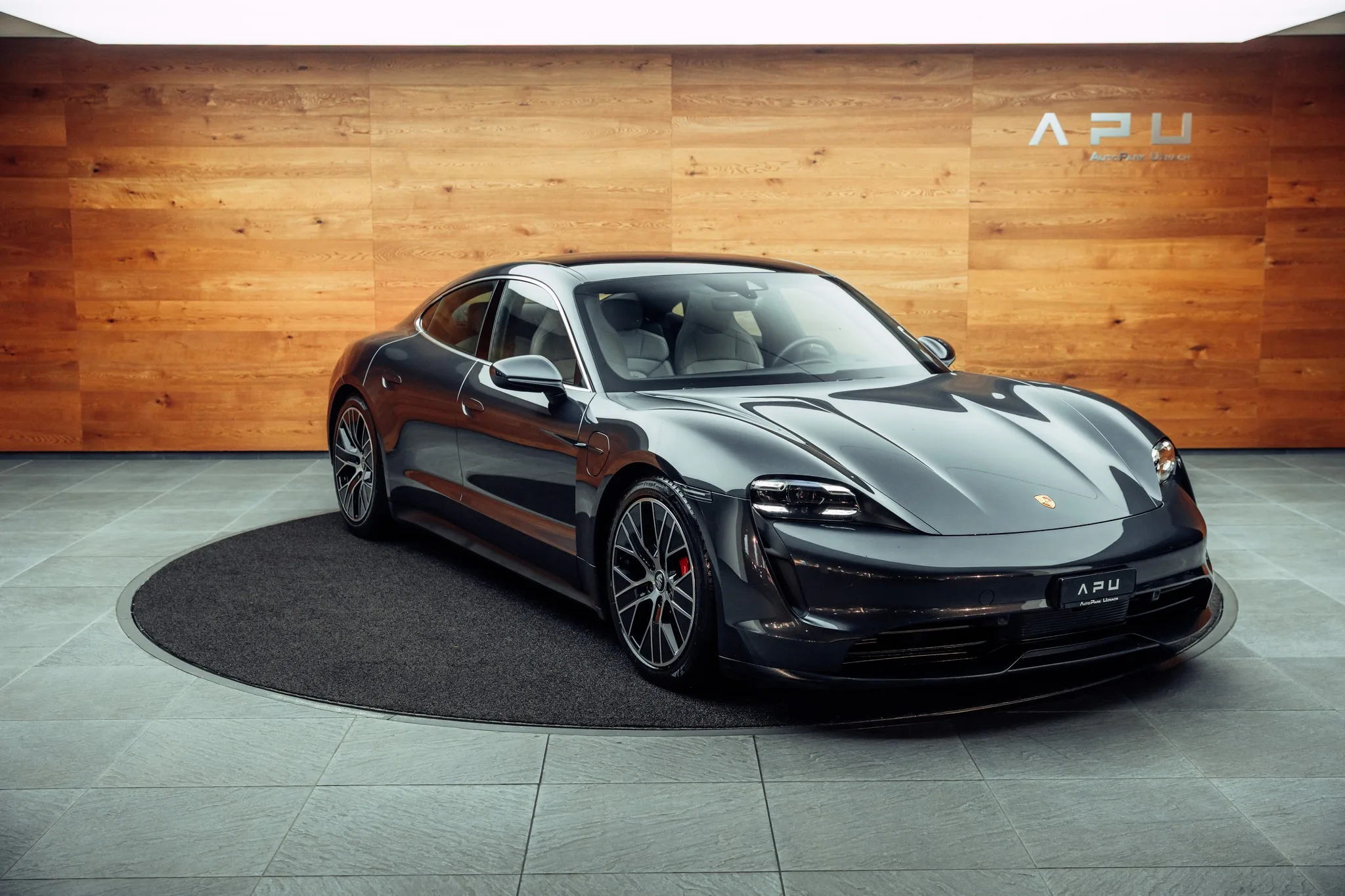 2020 Porsche Taycan 4S angeboten von einem Fachhändler in Uznach, Schweiz, Hauptfoto